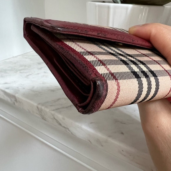SOLD! Authentic Vintage Burberry Trifold Wallet - Picture 9 of 12
